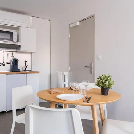 Blue Light - Jolie Sur Les Ramblas Toulouse