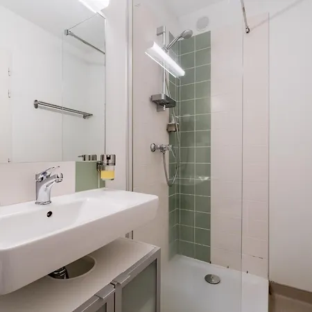 Blue Light - Jolie Sur Les Ramblas Apart Otel