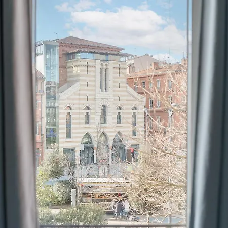 Blue Light - Jolie Sur Les Ramblas Toulouse