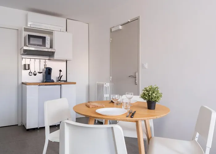 Blue Light - Jolie Sur Les Ramblas Toulouse