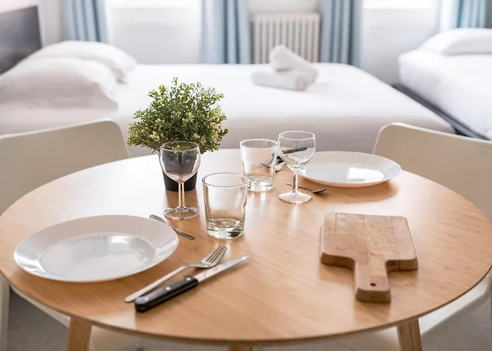 Blue Light - Jolie Sur Les Ramblas 3*