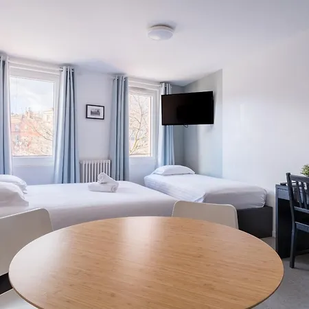 Blue Light - Jolie Sur Les Ramblas