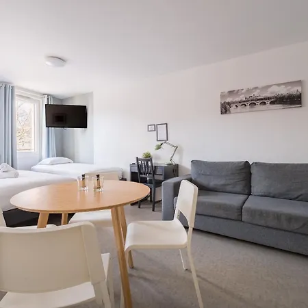 Blue Light - Jolie Sur Les Ramblas 3*