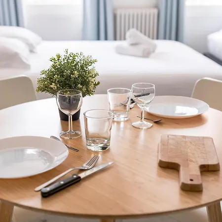 Blue Light - Jolie Sur Les Ramblas 3*